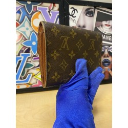 LOUIS VUITTON Portefeuille Alexandra Trifold Monogram Wallet